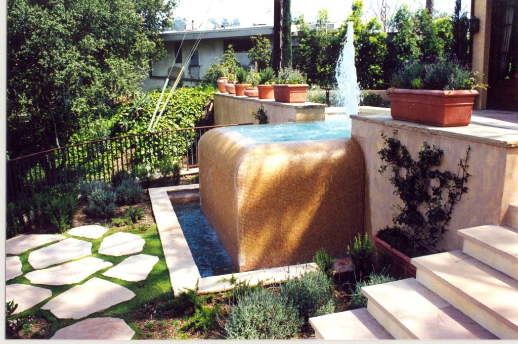 FROTHY NOZZLE FOUNTAIN